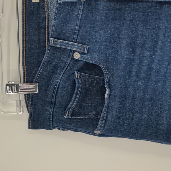 Levi's Women's Classic Straight Jean Size 32‎ Medium Wash Denim Casual Solid - Picture 6 of 16